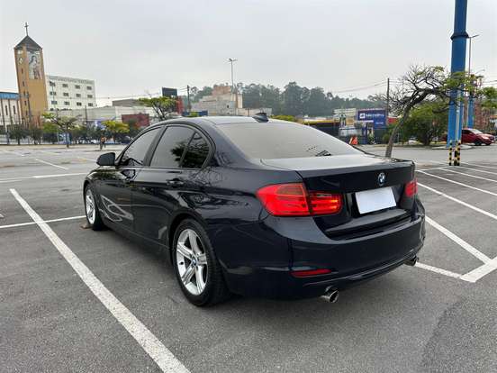 BMW-320i-2012