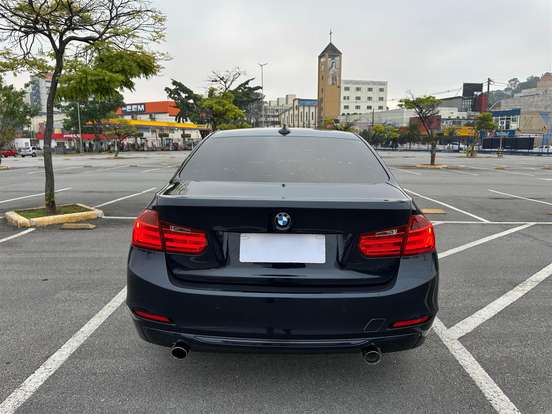 BMW-320i-2012