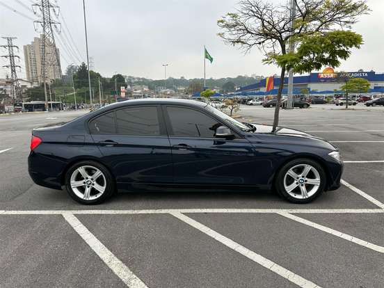 BMW-320i-2012