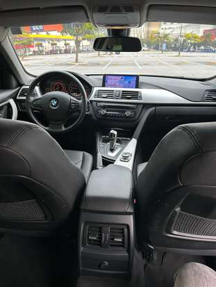 BMW-320i-2012