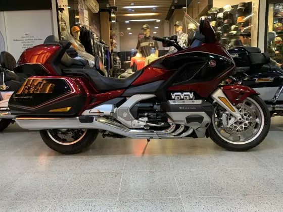 HONDA GL 1800 GOLD WING TOUR 