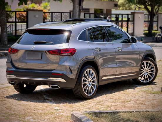 MERCEDES-BENZ-GLA 200-2023