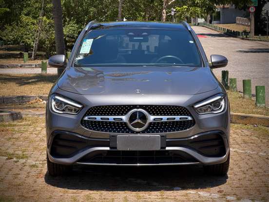 MERCEDES-BENZ-GLA 200-2023