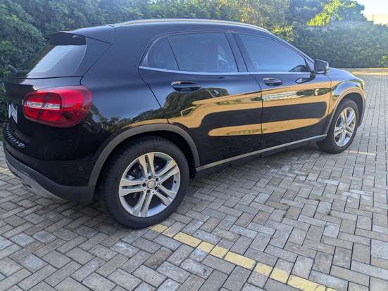 MERCEDES-BENZ-GLA 200-2016
