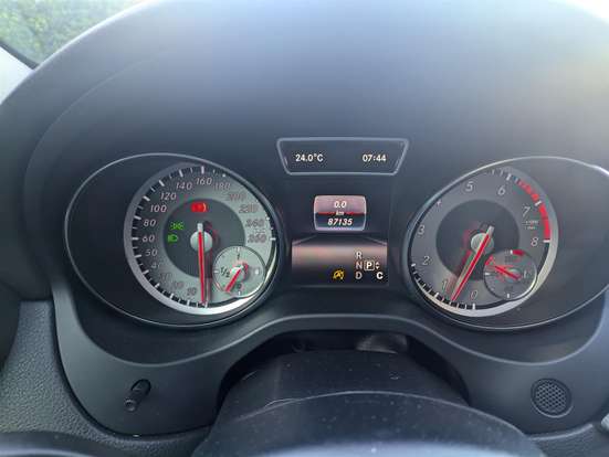 MERCEDES-BENZ-GLA 200-2016