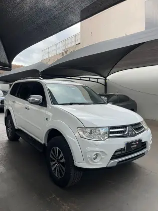MITSUBISHI PAJERO 3.2 HPE 4X4 7 LUGARES 16V TURBO INTERCOOLER DIESEL 4P AUTOMÁTICO