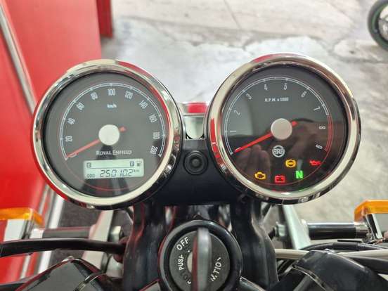 ROYAL ENFIELD-INTERCEPTOR-2021