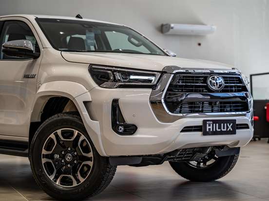 TOYOTA-HILUX-2.8 D-4D TURBO DIESEL CD SRX PLUS 4X4 AUTOMÁTICO TOYOTA-HILUX-2025