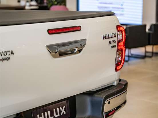 TOYOTA-HILUX-2.8 D-4D TURBO DIESEL CD SRX PLUS 4X4 AUTOMÁTICO TOYOTA-HILUX-2025