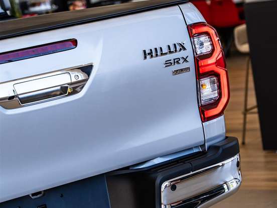 TOYOTA-HILUX-2.8 D-4D TURBO DIESEL CD SRX PLUS 4X4 AUTOMÁTICO TOYOTA-HILUX-2025