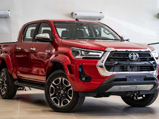 TOYOTA-HILUX-2.8 D-4D TURBO DIESEL CD SRX PLUS 4X4 AUTOMÁTICO TOYOTA-HILUX-2025