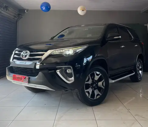 TOYOTA HILUX SW4 2.8 SRX DIAMOND 4X4 7 LUGARES 16V TURBO INTERCOOLER DIESEL 4P AUTOMÁTICO