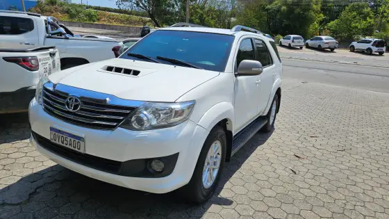 TOYOTA HILUX SW4 3.0 SRV 4X4 7 LUGARES 16V TURBO INTERCOOLER DIESEL 4P AUTOMÁTICO TOYOTA HILUX SW4 3.0 SRV 4X4 7 LUGARES 16V TURBO INTERCOOLER DIESEL 4P AUTOMÁTICO