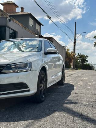 VOLKSWAGEN JETTA 2.0 COMFORTLINE FLEX 4P TIPTRONIC