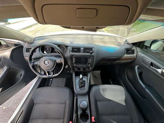 VOLKSWAGEN-JETTA-2015