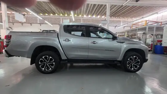 MITSUBISHI L200 TRITON 2.4 16V TURBO DIESEL SPORT HPE-S CD 4P 4X4 AUTOMÁTICO