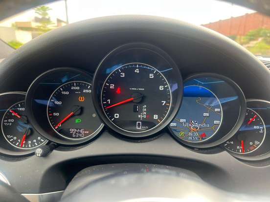 PORSCHE-CAYENNE-2015