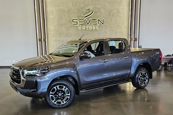 TOYOTA HILUX 2.8 D-4D TURBO DIESEL CD SRX 4X4 AUTOMÁTICO