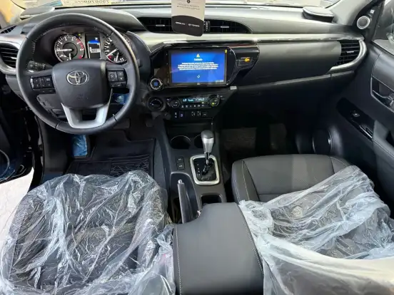 TOYOTA-HILUX-2.8 D-4D TURBO DIESEL CD SRX 4X4 AUTOMÁTICO TOYOTA-HILUX-2025