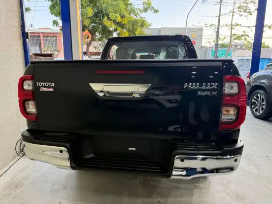 TOYOTA-HILUX-2.8 D-4D TURBO DIESEL CD SRX 4X4 AUTOMÁTICO TOYOTA-HILUX-2025