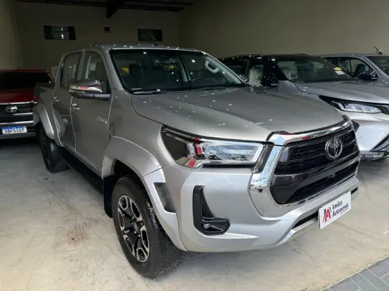 TOYOTA HILUX 2.8 D-4D TURBO DIESEL CD SRX PLUS 4X4 AUTOMÁTICO
