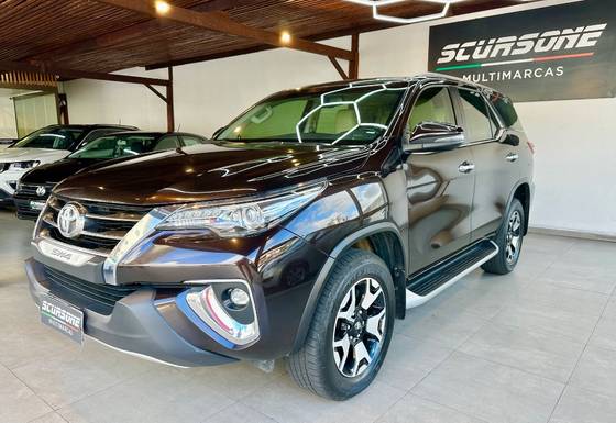 TOYOTA HILUX 2.8 SRX 4X4 CD 16V DIESEL 4P AUTOMÁTICO