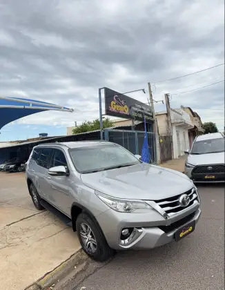 TOYOTA HILUX SW4 2.7 SR 7 LUGARES 4X2 16V FLEX 4P AUTOMÁTICO TOYOTA HILUX SW4 2.7 SR 7 LUGARES 4X2 16V FLEX 4P AUTOMÁTICO
