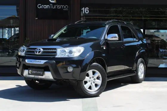 TOYOTA HILUX SW4 3.0 SRV 4X4 7 LUGARES 16V TURBO INTERCOOLER DIESEL 4P AUTOMÁTICO