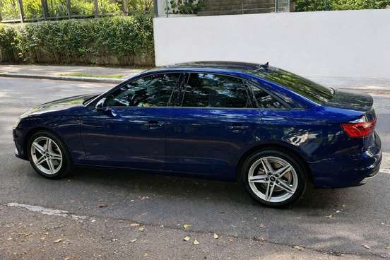 AUDI-A4-2021