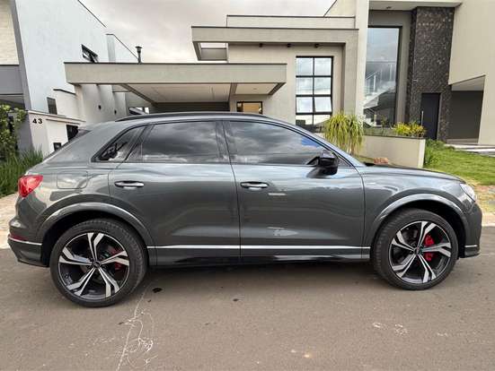 AUDI-Q3-2024