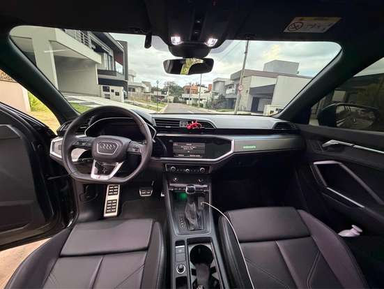 AUDI-Q3-2024