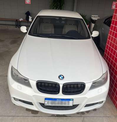 BMW-318i-2011