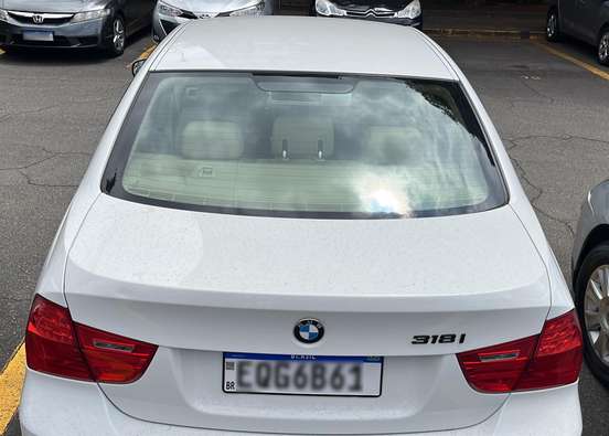 BMW-318i-2011