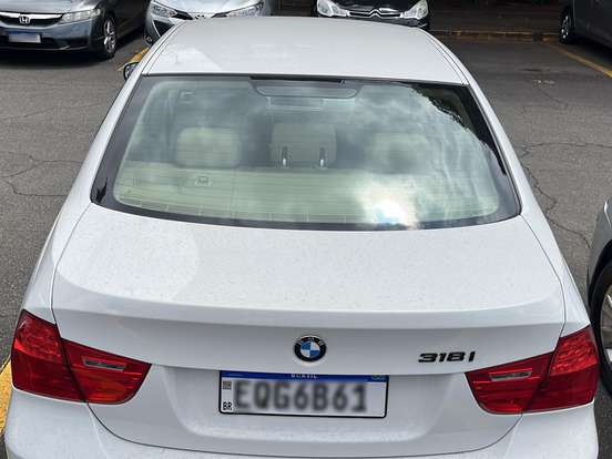 BMW-318i-2.0 SEDAN 16V GASOLINA 4P AUTOMÁTICO BMW-318i-2011