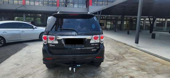 TOYOTA-HILUX SW4-2013