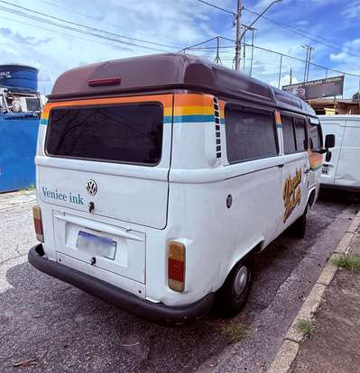 VOLKSWAGEN-KOMBI-2010