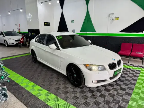 BMW 318i 2.0 SEDAN 16V GASOLINA 4P AUTOMÁTICO BMW 318i 2.0 SEDAN 16V GASOLINA 4P AUTOMÁTICO