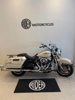 HARLEY-DAVIDSON ROAD KING POLICE 