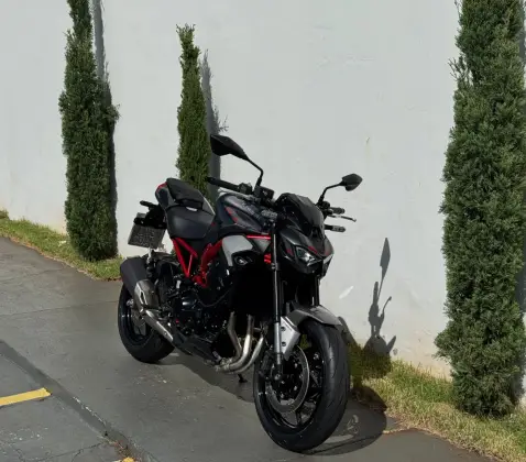 KAWASAKI Z900 