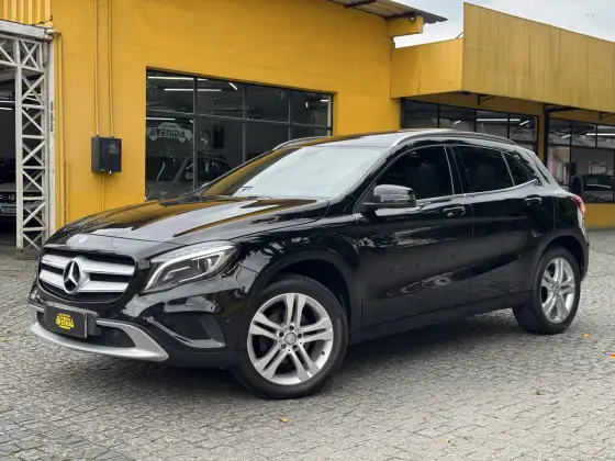 MERCEDES-BENZ GLA 200 1.6 CGI VISION 16V TURBO FLEX 4P AUTOMÁTICO
