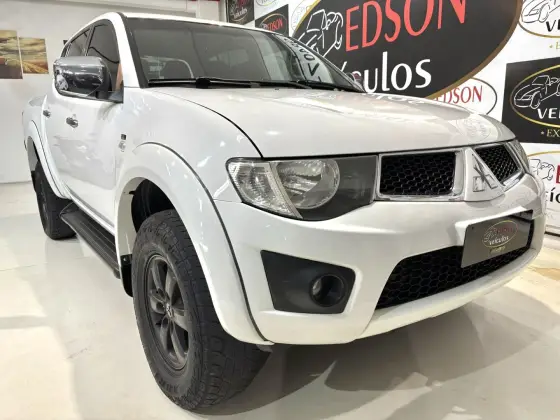MITSUBISHI L200 TRITON 3.2 HPE 4X4 CD 16V TURBO INTERCOOLER DIESEL 4P AUTOMÁTICO