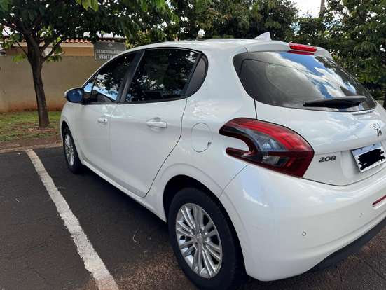 PEUGEOT-208-2016