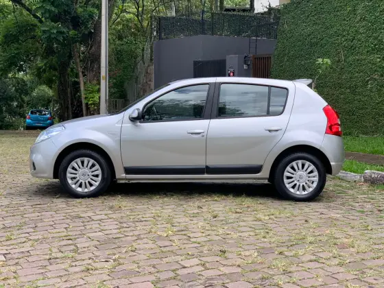 RENAULT SANDERO 1.6 PRIVILÉGE 16V FLEX 4P AUTOMÁTICO