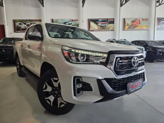 TOYOTA HILUX 2.8 SRX 4X4 CD 16V DIESEL 4P AUTOMÁTICO TOYOTA HILUX 2.8 SRX 4X4 CD 16V DIESEL 4P AUTOMÁTICO