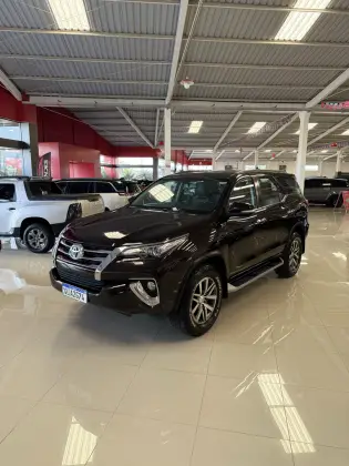 TOYOTA HILUX SW4 2.8 SRX 4X4 16V TURBO INTERCOOLER DIESEL 4P AUTOMÁTICO TOYOTA HILUX SW4 2.8 SRX 4X4 16V TURBO INTERCOOLER DIESEL 4P AUTOMÁTICO