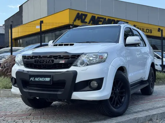 TOYOTA HILUX SW4 3.0 SRV 4X4 16V TURBO INTERCOOLER DIESEL 4P AUTOMÁTICO