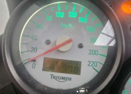 TRIUMPH-TIGER 900-2000