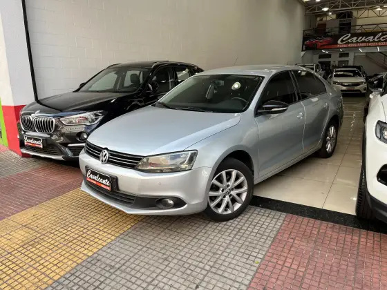 VOLKSWAGEN JETTA 2.0 COMFORTLINE FLEX 4P TIPTRONIC