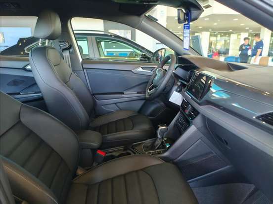 VOLKSWAGEN-TAOS-2025