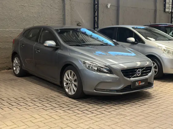 VOLVO V40 1.5 T3 KINETIC GASOLINA 4P AUTOMÁTICO VOLVO V40 1.5 T3 KINETIC GASOLINA 4P AUTOMÁTICO